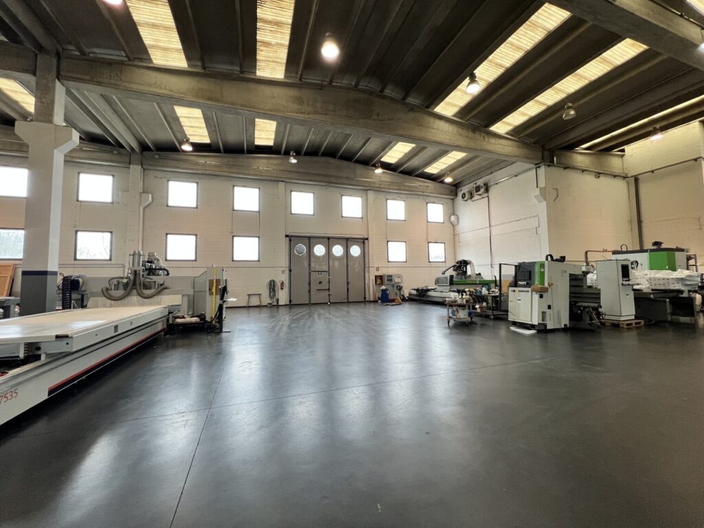 Capannone Produttivo in locazione a Vergiate di 2.500 mq mq