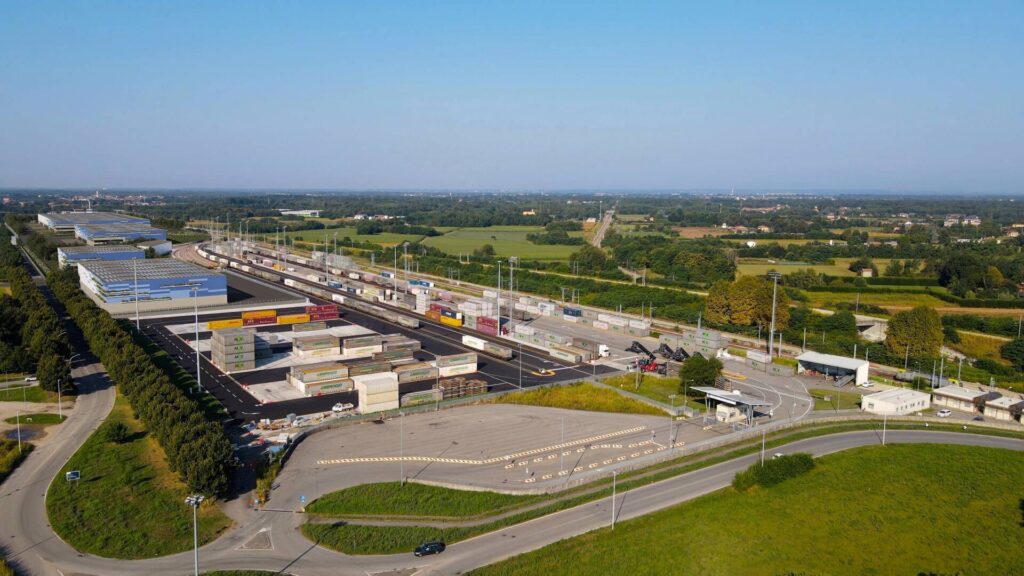 Capannone Logistico in locazione a Busto Arsizio di 27.137 mq mq