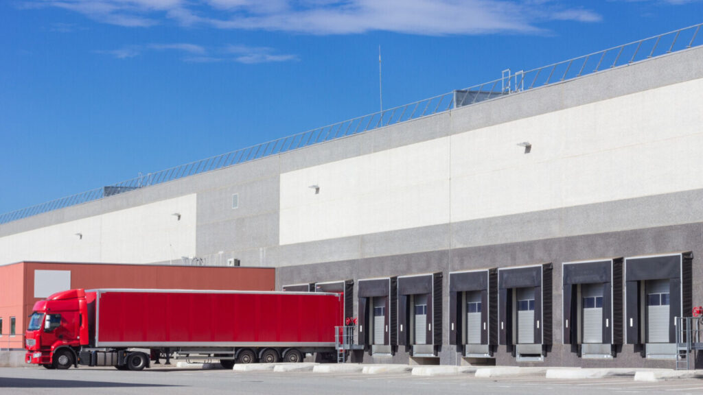 Capannone Logistico in locazione a Abbiategrasso di 12.600 mq mq