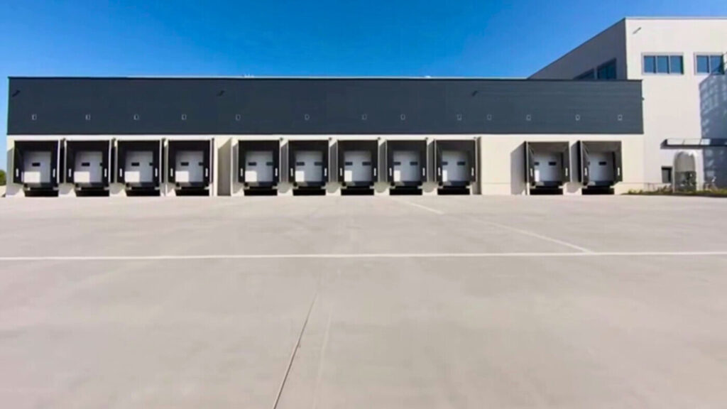Capannone Logistico in locazione a Mezzago di 3.600 mq mq