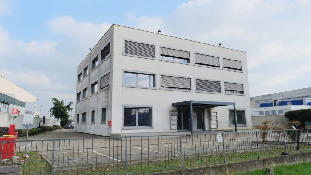 Capannone Produttivo in locazione a Cernusco Sul Naviglio di 3.610 mq mq