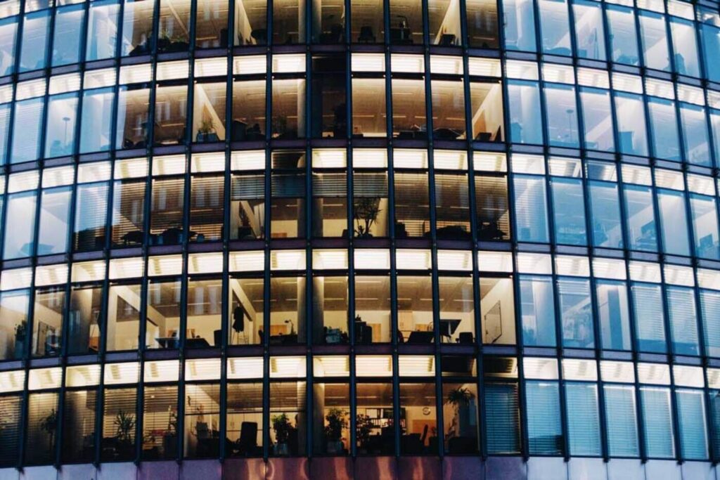 Ufficio in Vendita a Milano di 15.000 mq mq