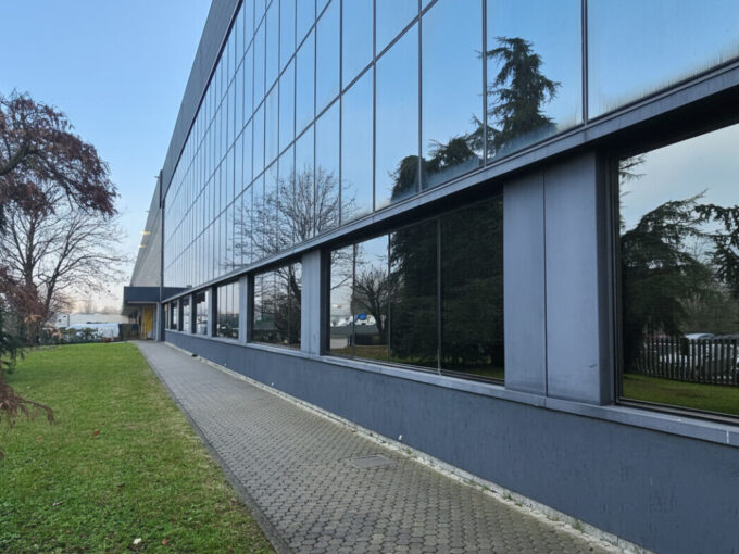 in locazione a Calvignasco di 3.881 mq mq
