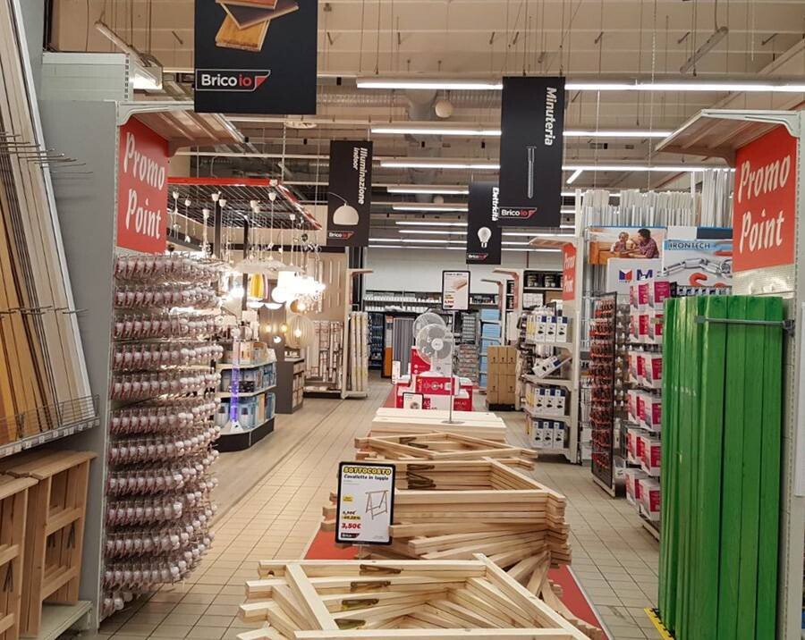 Negozio in Vendita a Mantova di 2.500 mq mq