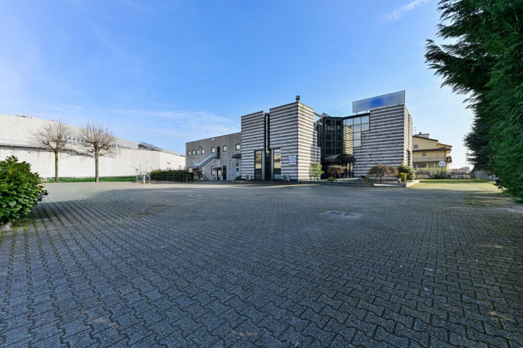 Capannone Produttivo in Vendita a Cernusco Sul Naviglio di 4.473 mq mq