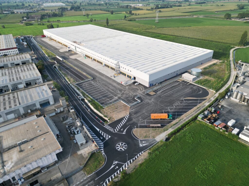 Capannone Logistico in locazione a Pandino di 11.250 mq mq