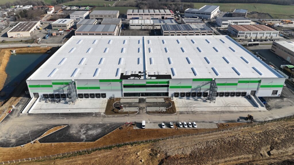 Capannone Logistico in locazione a Novi Ligure di 11.373 mq mq